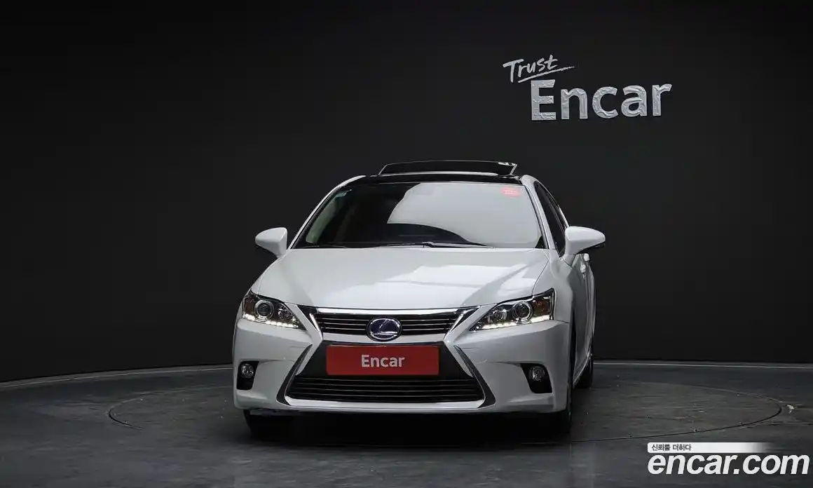 Lexus CT200h 2015 1.8 Автомат в Москве № 231983, фото 9