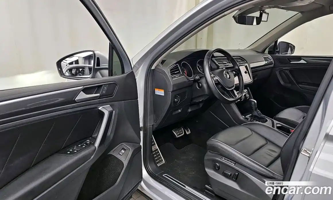 Volkswagen Tiguan 2020 2.0 Автомат в Москве № 232196, фото 14