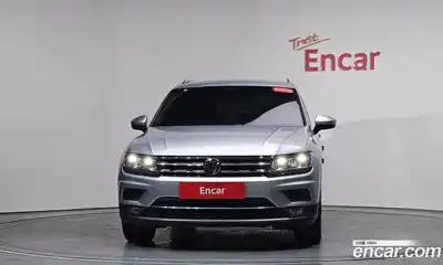 Volkswagen Tiguan 2020 2.0 Автомат в Москве № 232196, миниатюра 3