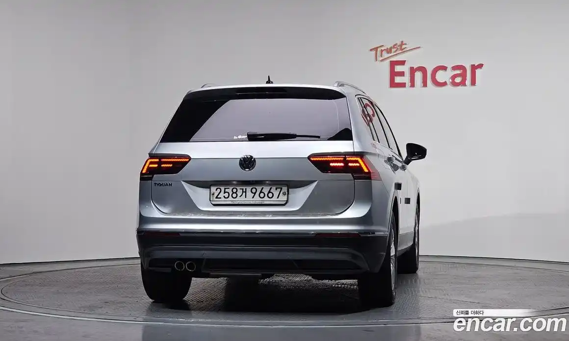 Volkswagen Tiguan 2020 2.0 Автомат в Москве № 232196, фото 4