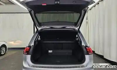 Volkswagen Tiguan 2020 2.0 Автомат в Москве № 232196, миниатюра 10