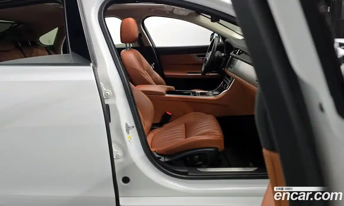 Jaguar XF 2016 2.0 Автомат в Москве № 256091, фото 11