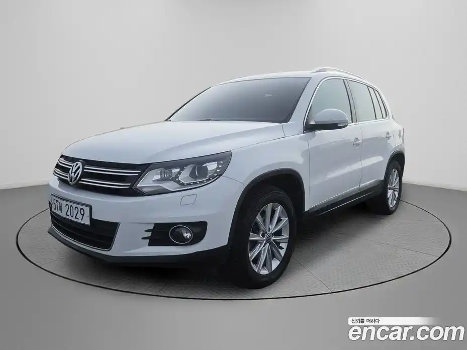 Volkswagen Tiguan 2014 2.0 Автомат в Москве № 276714, фото 1