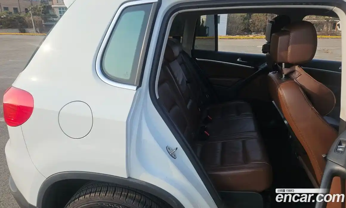 Volkswagen Tiguan 2014 2.0 Автомат в Москве № 276714, фото 11