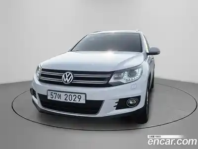 Volkswagen Tiguan 2014 2.0 Автомат в Москве № 276714, миниатюра 3