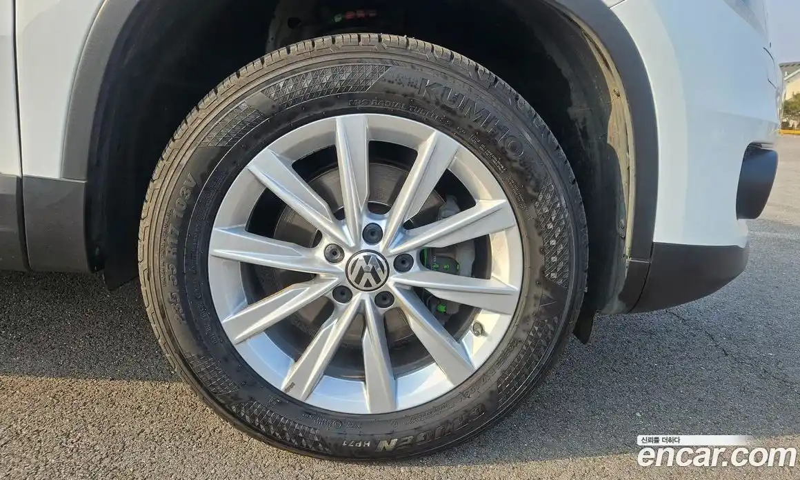 Volkswagen Tiguan 2014 2.0 Автомат в Москве № 276714, фото 5