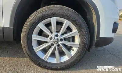 Volkswagen Tiguan 2014 2.0 Автомат в Москве № 276714, миниатюра 5