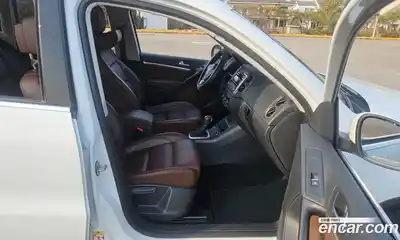 Volkswagen Tiguan 2014 2.0 Автомат в Москве № 276714, миниатюра 10