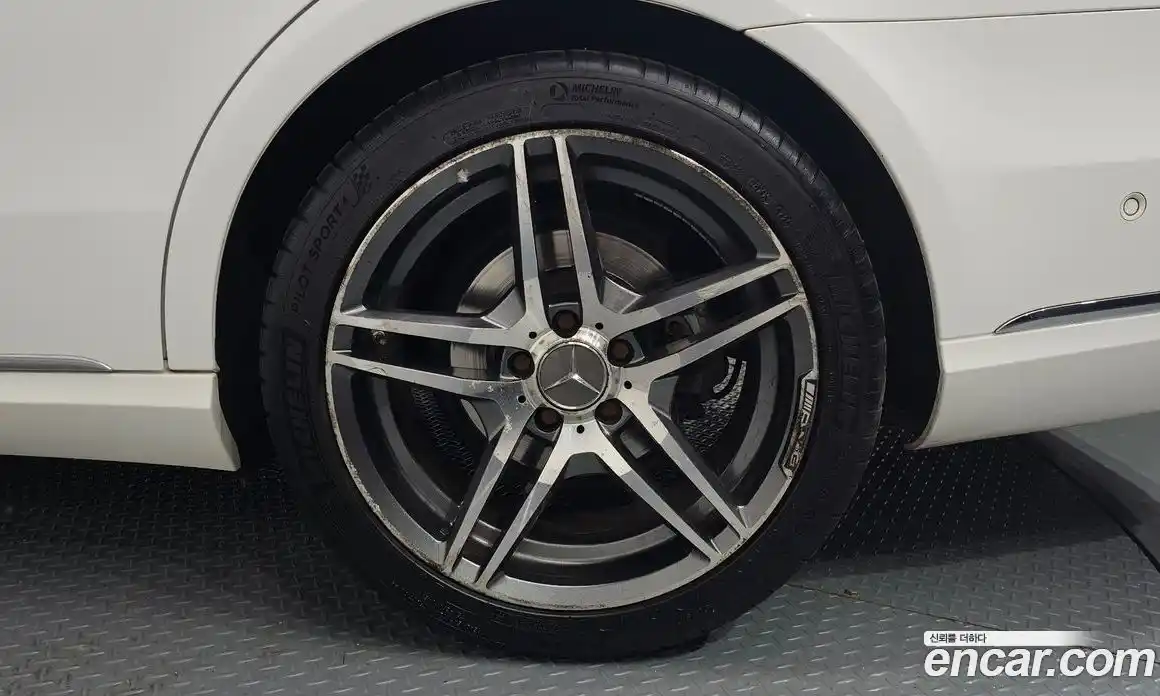 Mercedes-Benz E-Class 2015 2.0 Автомат в Москве № 292368, фото 3