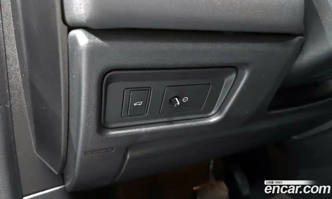 Land Rover Discovery Sport 2018 2.0 Автомат в Москве № 333506, фото 8