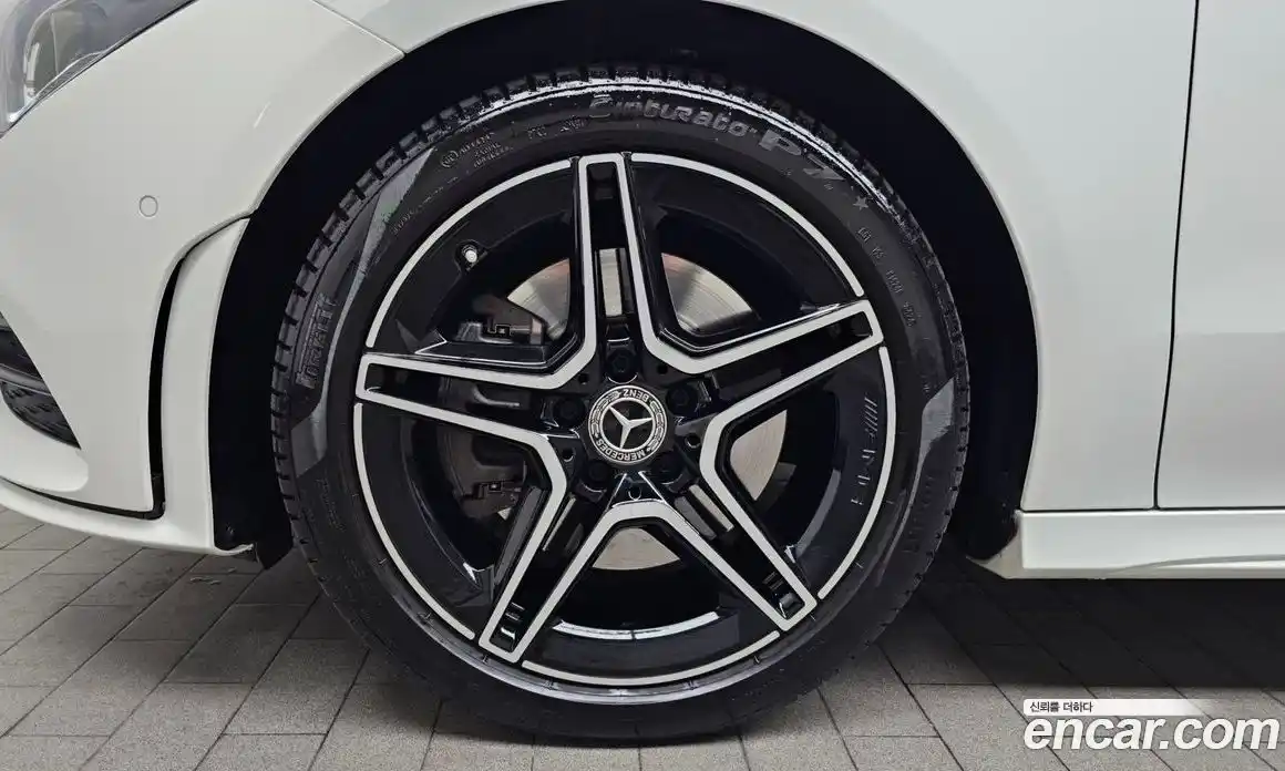 Mercedes-Benz CLA-Class 2023 2.0 Автомат в Москве № 369904, фото 5