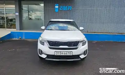 Kia Seltos 2023 1.6 Автомат в Москве № 52859, миниатюра 2