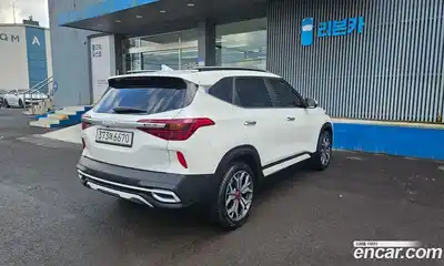 Kia Seltos 2023 1.6 Автомат в Москве № 52859, миниатюра 4