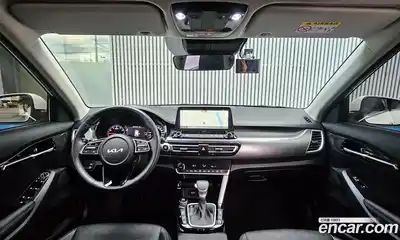 Kia Seltos 2023 1.6 Автомат в Москве № 52859, миниатюра 9