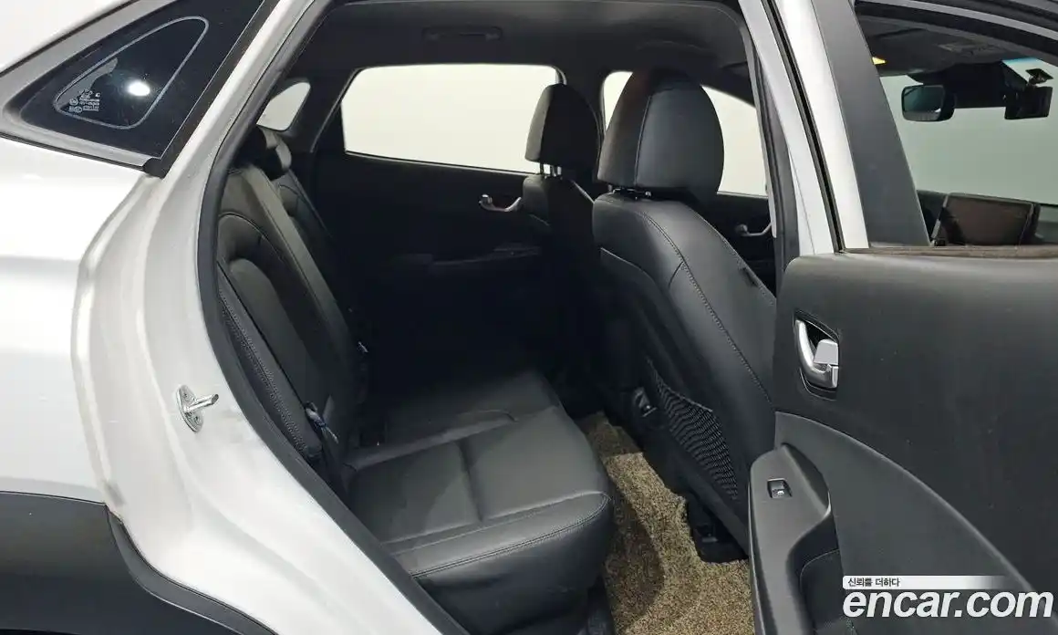 Hyundai Kona 2022 1.6 Автомат в Москве № 108692, фото 12