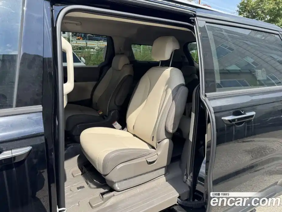 Kia Canival 2025 3.5 Автомат в Москве № 113937, фото 17