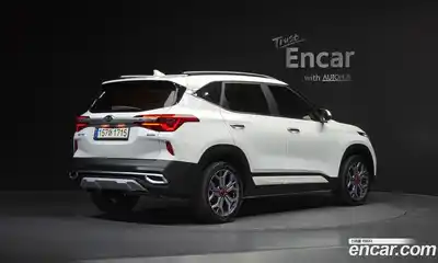 Kia Seltos 2022 1.6 Автомат в Москве № 120753, миниатюра 4