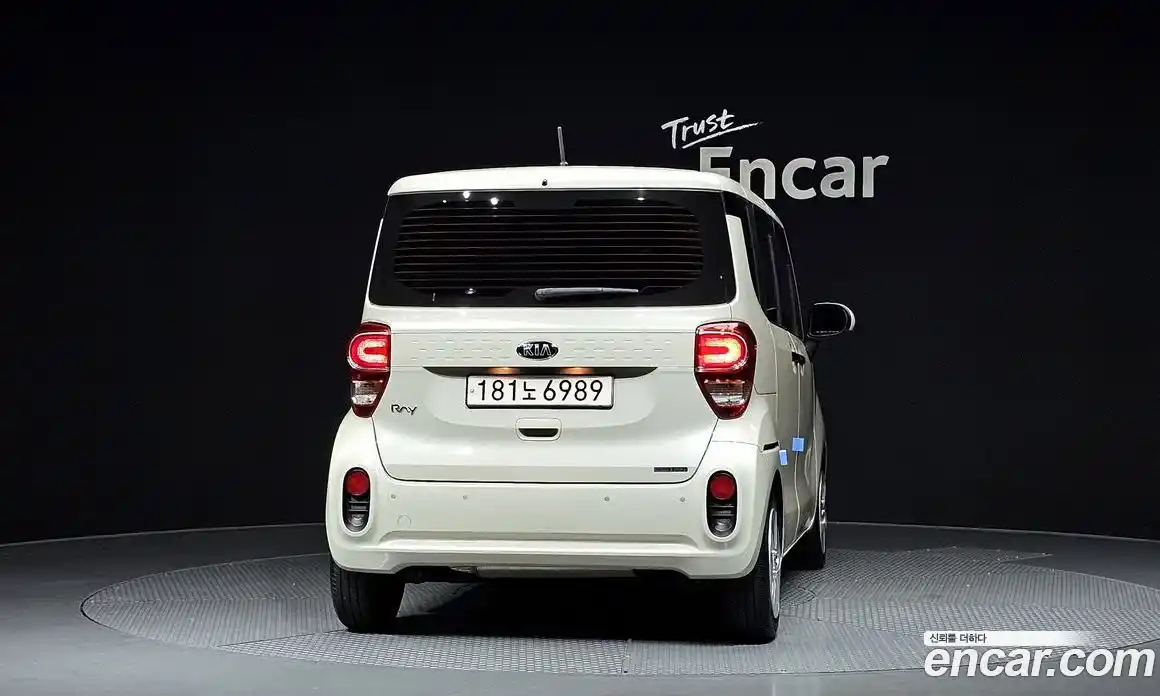 Kia Ray 2021 1.0 Автомат в Москве № 122003, фото 9