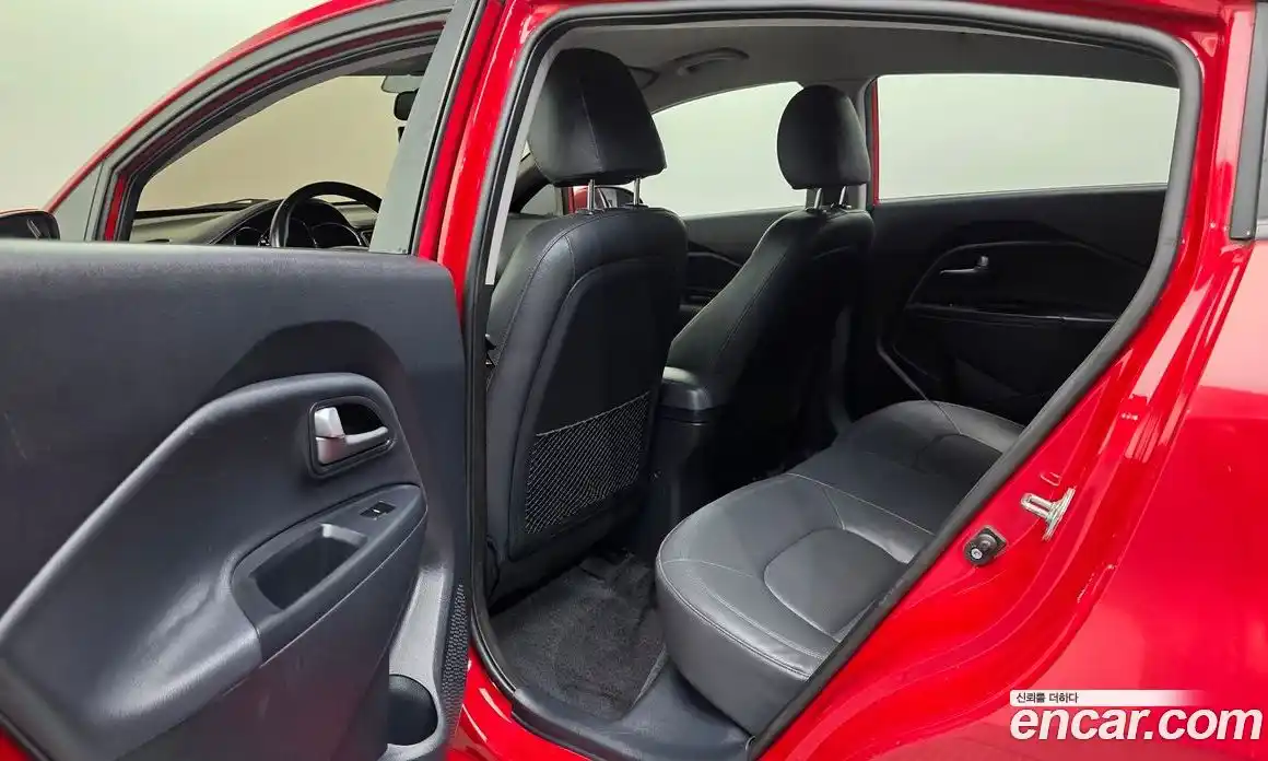 Kia Pride 2015 1.4 Автомат в Москве № 123971, фото 13