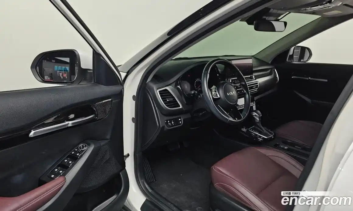 Kia Seltos 2023 1.6 Автомат в Москве № 133218, фото 3