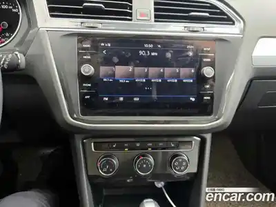 Volkswagen Tiguan 2018 2.0 Автомат в Москве № 141945, миниатюра 11