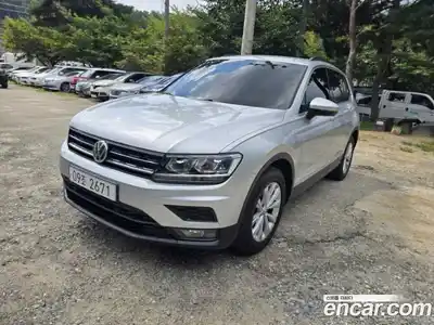 Volkswagen Tiguan 2018 2.0 Автомат в Москве № 141945, миниатюра 2