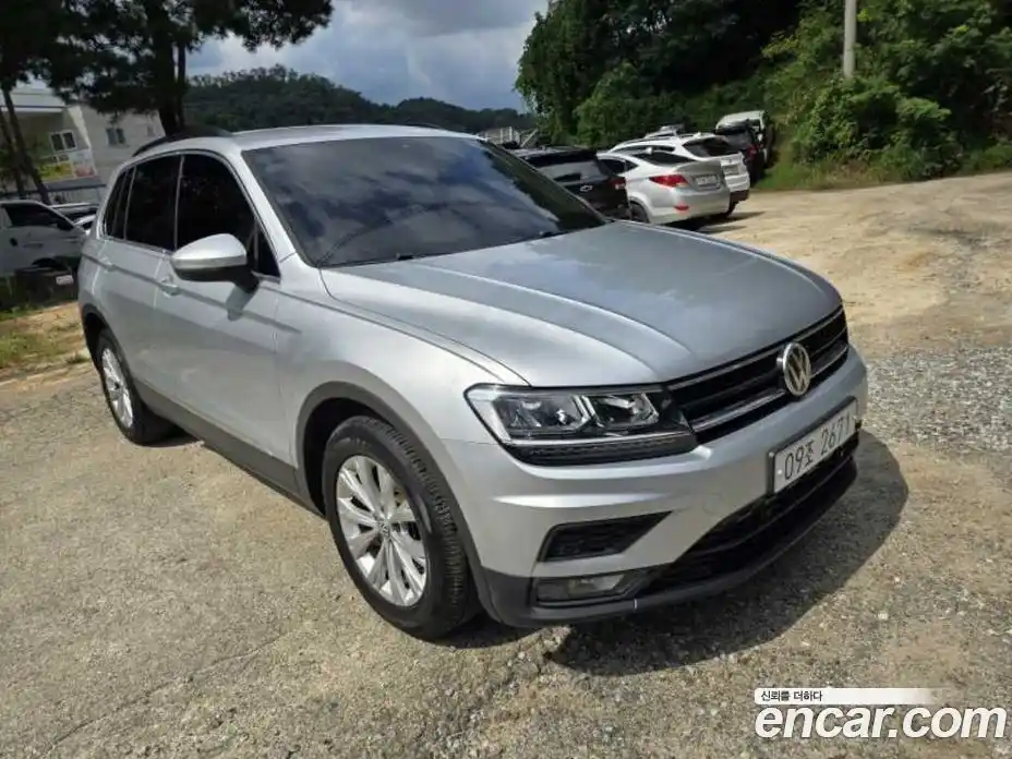 Volkswagen Tiguan 2018 2.0 Автомат в Москве № 141945, фото 3