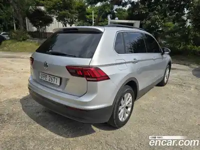 Volkswagen Tiguan 2018 2.0 Автомат в Москве № 141945, миниатюра 4