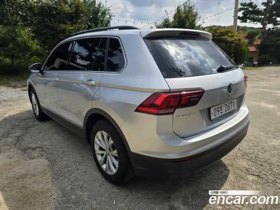 Volkswagen Tiguan 2018 2.0 Автомат в Москве № 141945, фото 5