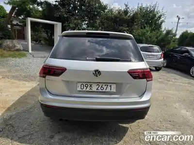 Volkswagen Tiguan 2018 2.0 Автомат в Москве № 141945, миниатюра 6