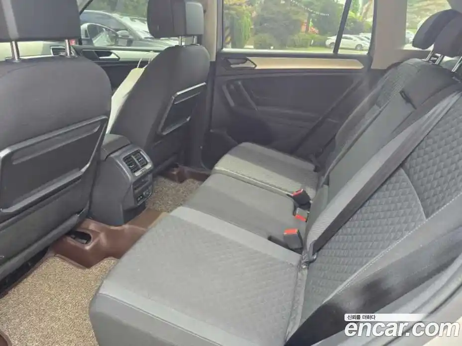 Volkswagen Tiguan 2018 2.0 Автомат в Москве № 141945, фото 9