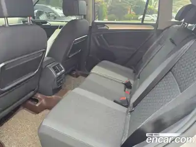 Volkswagen Tiguan 2018 2.0 Автомат в Москве № 141945, миниатюра 9