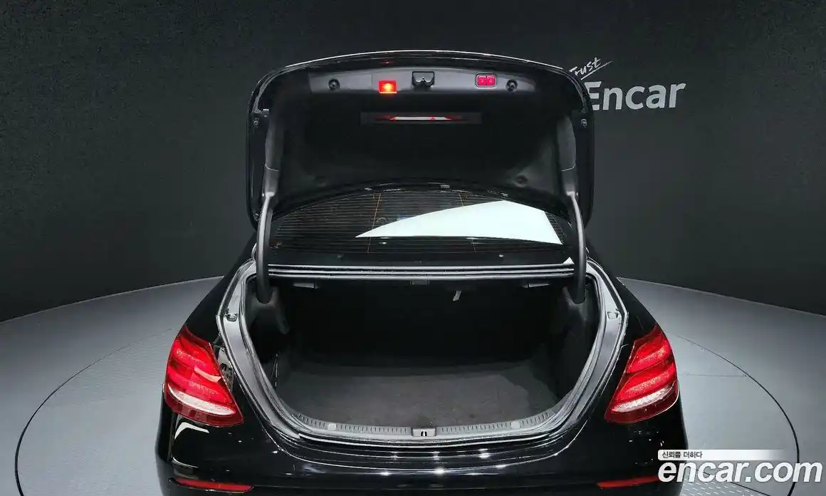 Mercedes-Benz E-Class 2017 2.0 Автомат в Москве № 160886, фото 20