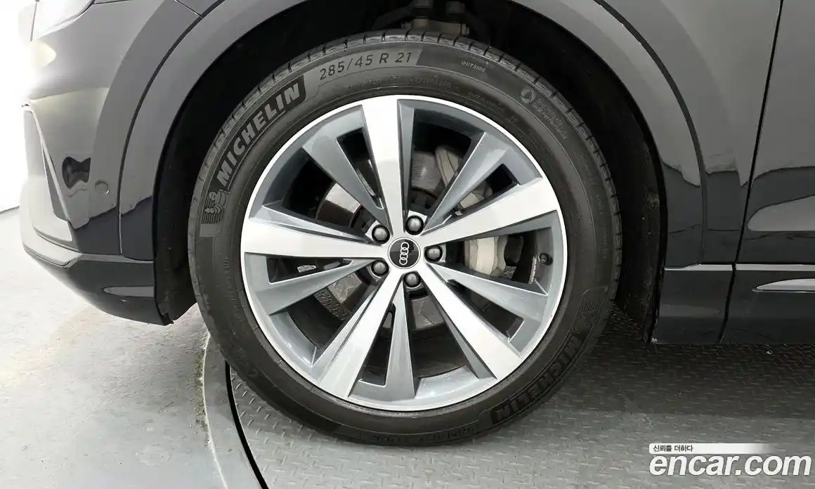 Audi Q8 2021 3.0 Автомат в Москве № 162783, фото 3