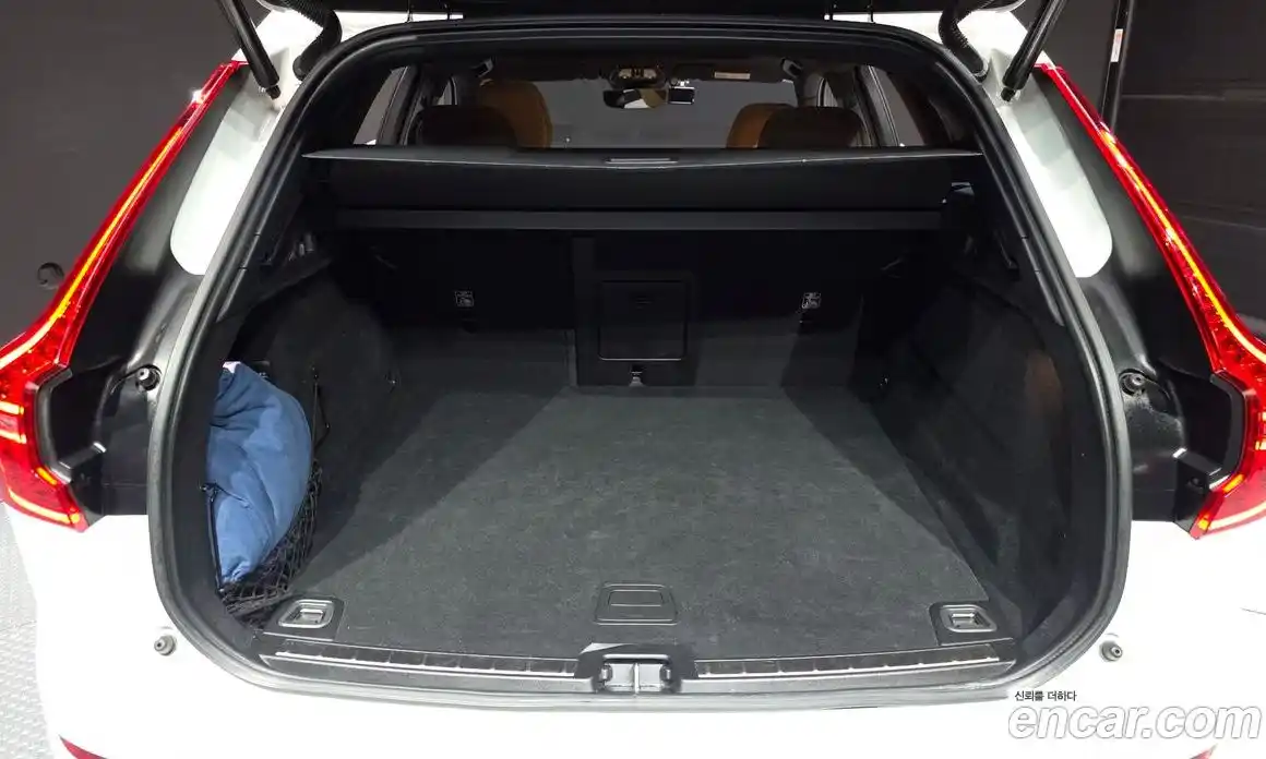 Volvo XC60 2022 2.0 Автомат в Москве № 164332, фото 11