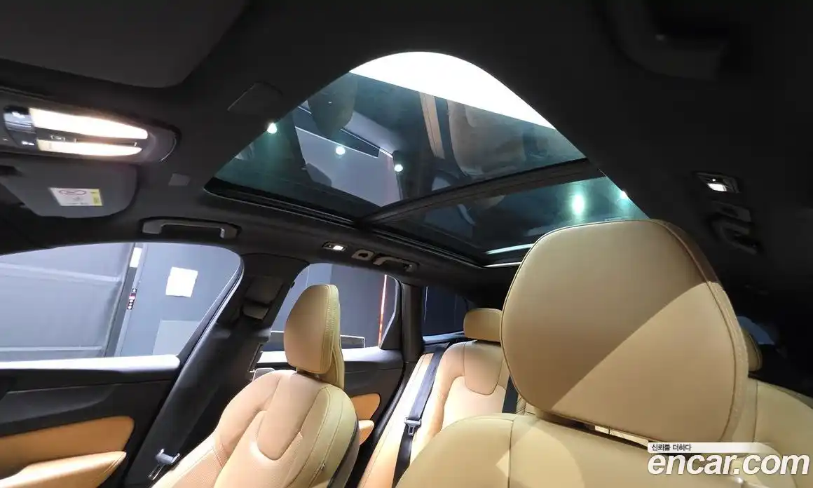 Volvo XC60 2022 2.0 Автомат в Москве № 164332, фото 14