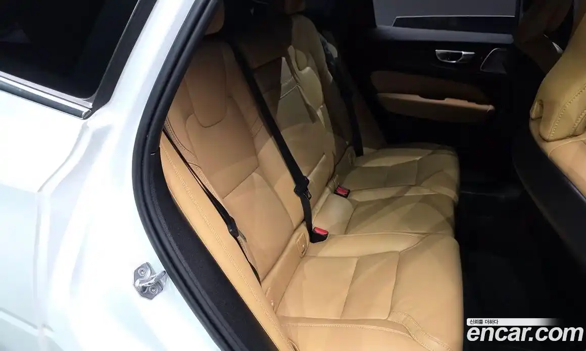 Volvo XC60 2022 2.0 Автомат в Москве № 164332, фото 17