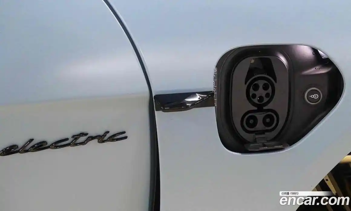 Porsche Taycan 2023 0.3 Автомат в Москве № 165746, фото 14