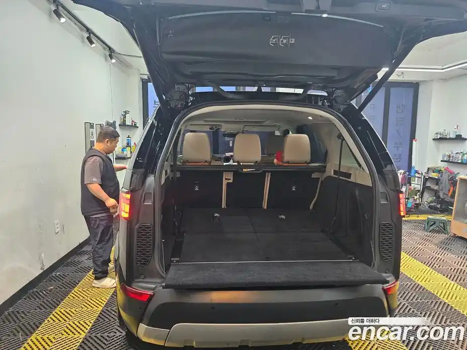 Land Rover Discovery 2018 3.0 Автомат в Москве № 166835, фото 16