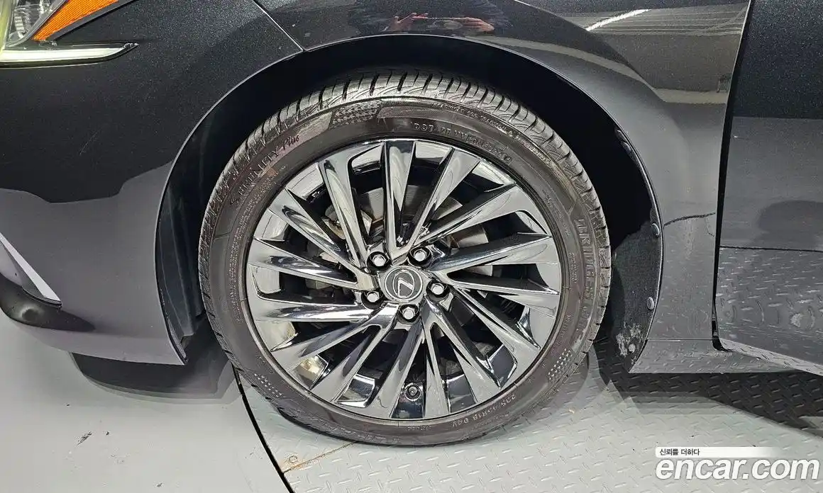 Lexus ES 2019 2.5 Автомат в Москве № 168301, фото 1