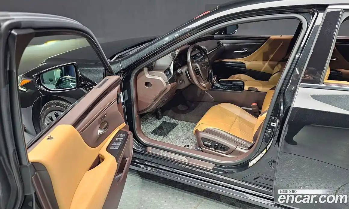 Lexus ES 2019 2.5 Автомат в Москве № 168301, фото 17