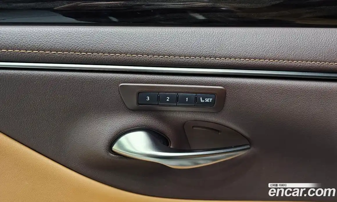 Lexus ES 2019 2.5 Автомат в Москве № 168301, фото 18