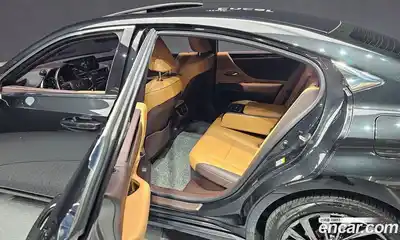 Lexus ES 2019 2.5 Автомат в Москве № 168301, миниатюра 2