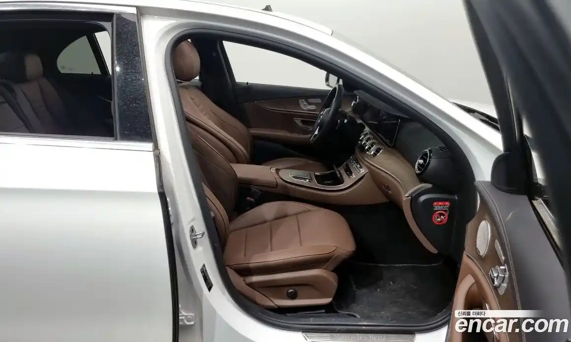 Mercedes-Benz E-Class 2023 1.9 Автомат в Москве № 175479, фото 16