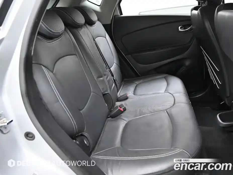 Renault QM3 2015 1.5 Автомат в Москве № 186343, фото 12