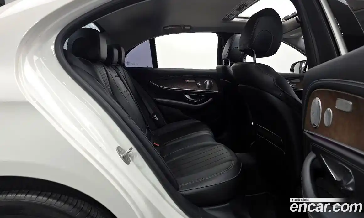 Mercedes-Benz E-Class 2018 2.0 Автомат в Москве № 195503, фото 12