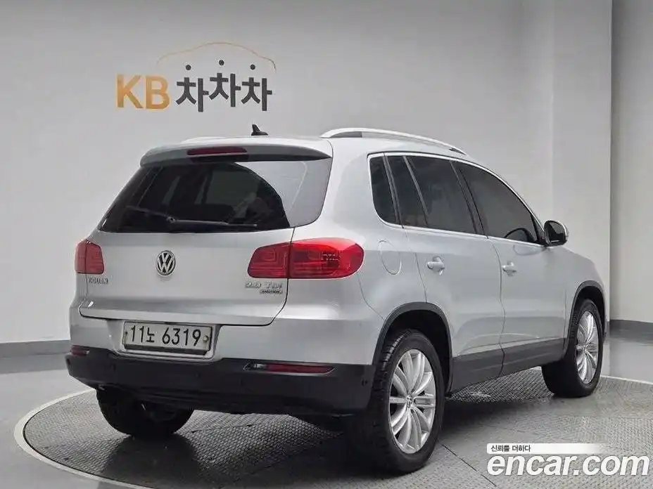 Volkswagen Tiguan 2015 2.0 Автомат в Москве № 199334, фото 4