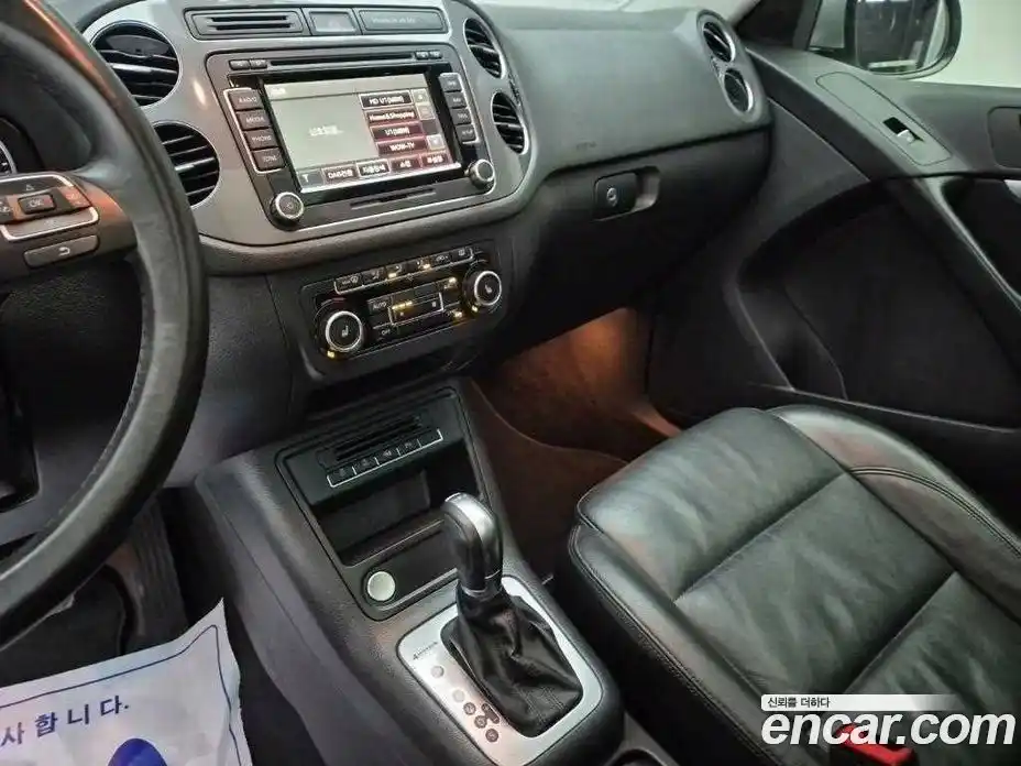 Volkswagen Tiguan 2015 2.0 Автомат в Москве № 199334, фото 10