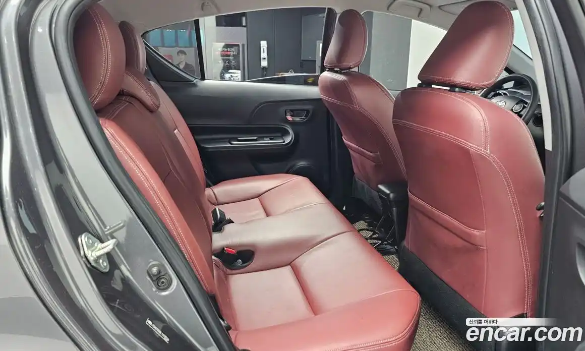 Toyota Prius 2020 1.5 Автомат в Москве № 199636, фото 12