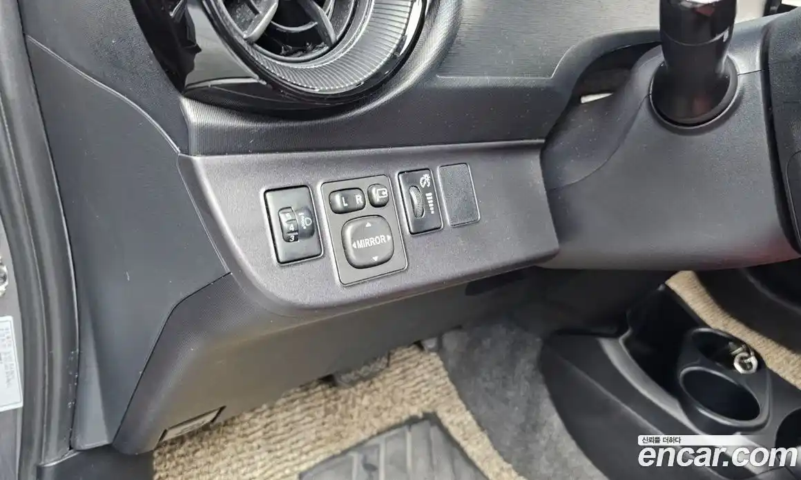 Toyota Prius 2020 1.5 Автомат в Москве № 199636, фото 18